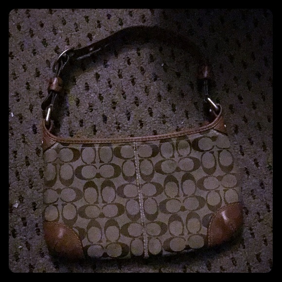 A coach handbag very nice never been used - Picture 1 of 7